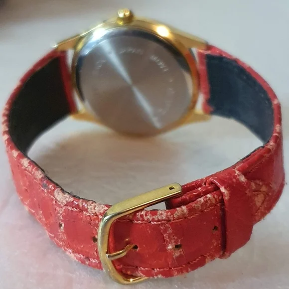 🦋10/$20🦋 Goldtone/Red Christmas Tree Women's Watch - Picture 3 of 4
